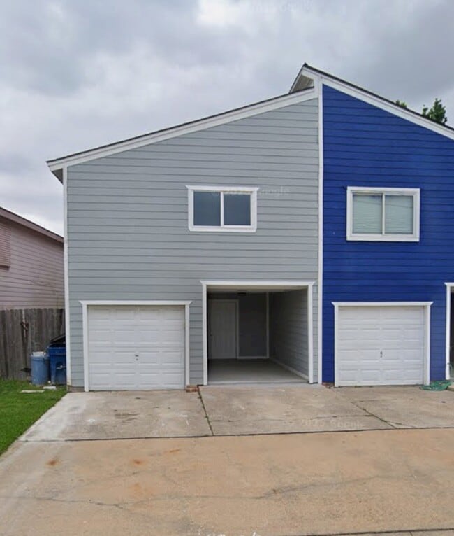 property at 811 Knights Bridge Ln