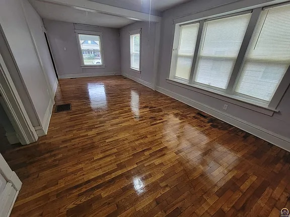 1609 SW Buchanan St in Topeka, KS - Foto de edificio - Building Photo