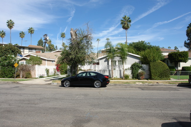 14423 Weddington St in Sherman Oaks, CA - Building Photo - Building Photo