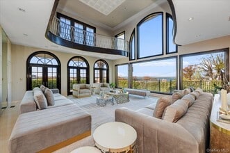 25 Edgewater Ln in Great Neck, NY - Building Photo - Building Photo