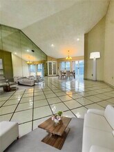 4732 NW 98 Pl in Doral, FL - Building Photo - Building Photo