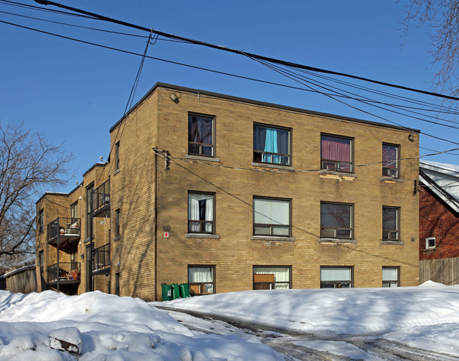 18-20 Station Rd in Toronto, ON - Building Photo - Primary Photo