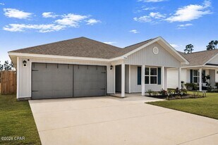 7504 Delancey St in Panama City, FL - Building Photo