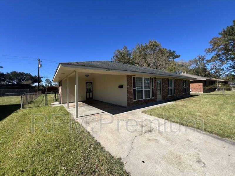 207 Sinbad St in Baker, LA - Building Photo