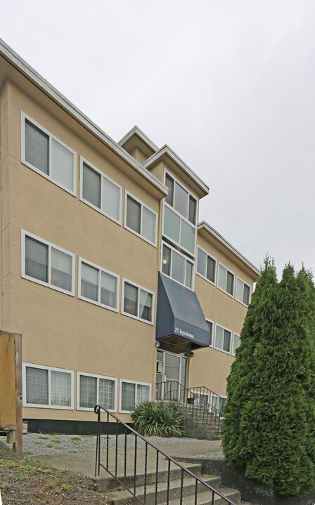 217 Royal Av in New Westminster, BC - Building Photo