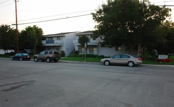 917 Sierra Vista Ave in Mountain View, CA - Foto de edificio - Building Photo