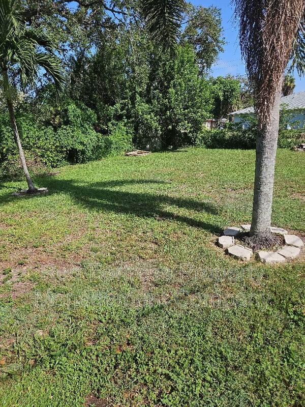 2349 South St in Ft. Myers, FL - Foto de edificio - Building Photo