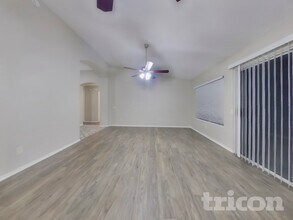 8621 W Willow Ave in Peoria, AZ - Building Photo - Building Photo