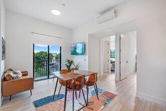 626 NW 11th Ave in Miami, FL - Building Photo - Building Photo