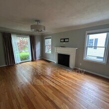 1771 Warwick Rd SE in Grand Rapids, MI - Building Photo - Building Photo