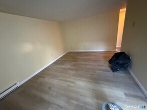 184 Burgundy Hill Ln in Middletown, CT - Building Photo - Building Photo