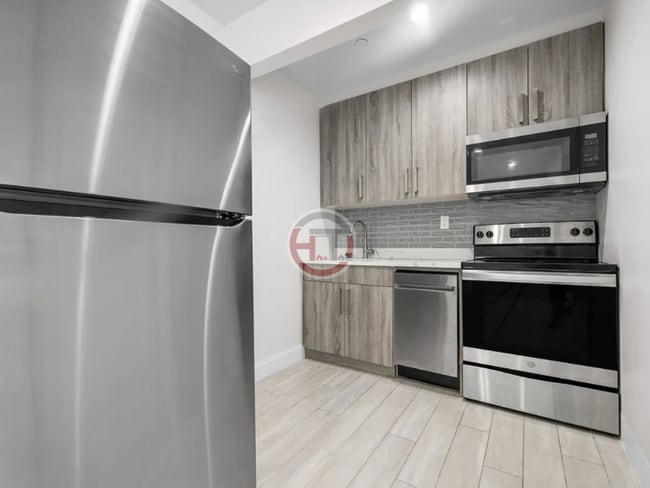 4578 Manhattan College Pkwy in Bronx, NY - Building Photo - Building Photo