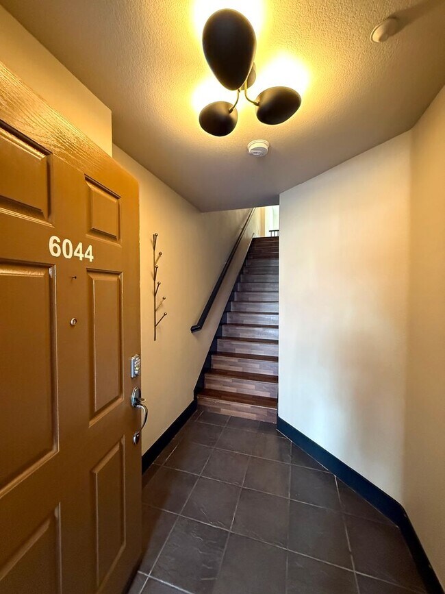 6044 Old Quarry Loop in Oakland, CA - Building Photo - Building Photo
