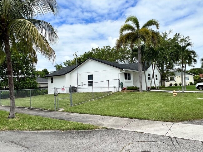 27728 SW 132nd Ct in Homestead, FL - Building Photo - Building Photo