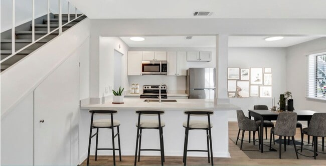 property at 814 Tiffany Dr W