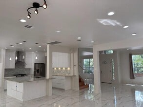 7730 Lakewood Dr in Austin, TX - Building Photo - Building Photo