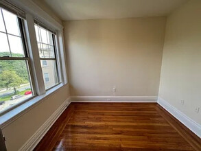 65 Park Dr, Unit 27-14 in Boston, MA - Foto de edificio - Building Photo