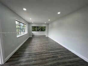 245 NE 191st St in Miami, FL - Building Photo - Building Photo