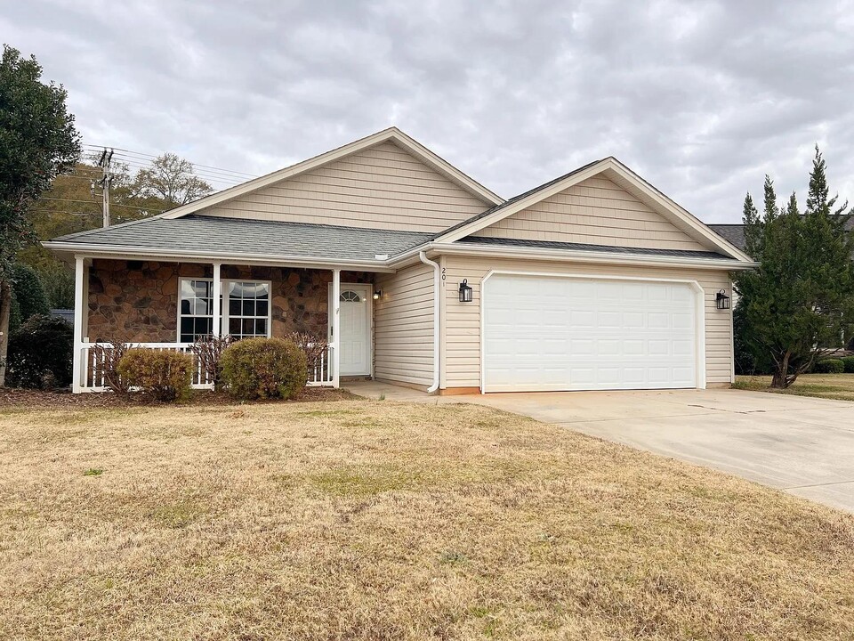 201 Sleepy River Rd in Simpsonville, SC - Building Photo