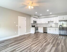 640 Lincoln Hwy in Fairless Hills, PA - Building Photo - Building Photo