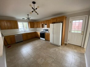 1482 Highland Ave, Unit TARTZ REALTY in Waterbury, CT - Foto de edificio - Building Photo