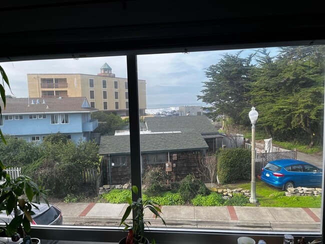 411 Dondee Way in Pacifica, CA - Building Photo - Building Photo