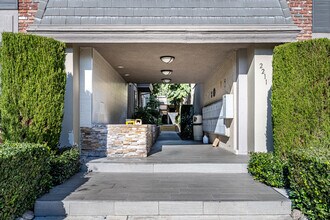 The Foothills at Eaton Canyon in Pasadena, CA - Building Photo - Building Photo
