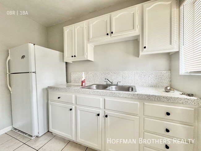 323 Hermosa Ave in Long Beach, CA - Building Photo - Building Photo