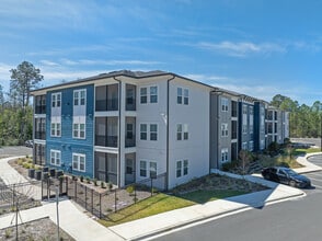 THE VANTAGE APARTMENTS in Jacksonville, FL - Building Photo - Building Photo
