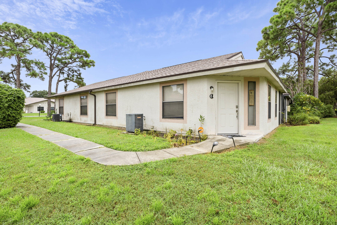 2829 Stoneway Ln in Fort Pierce, FL - Building Photo