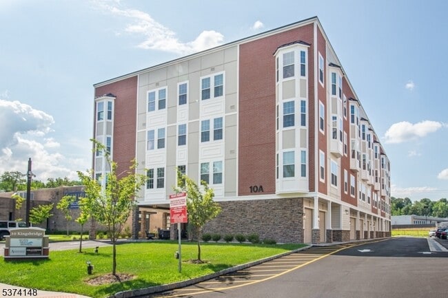 property at 10 Kingsbridge Rd