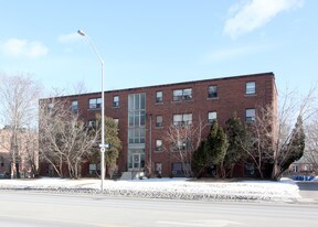 747 Brant St in Burlington, ON - Building Photo