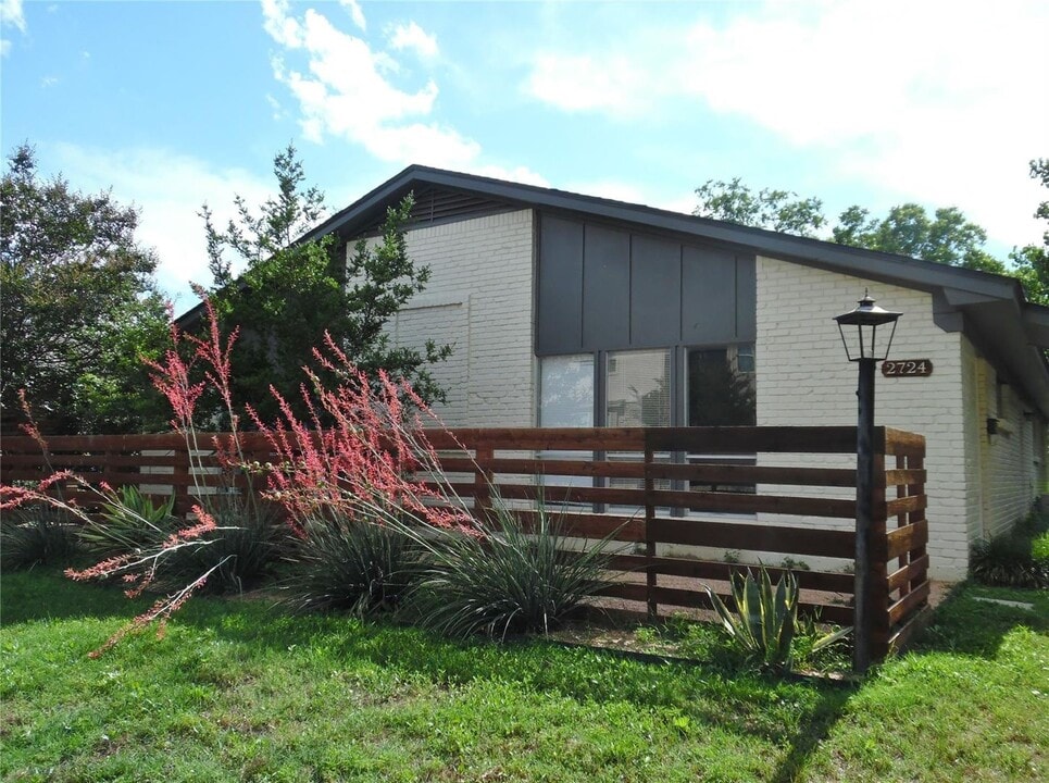 2724 McCart Ave-Unit -2724 in Fort Worth, TX - Building Photo