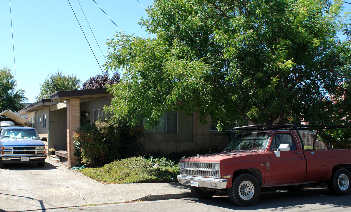 1531-1533 Camden Ct in Santa Rosa, CA - Building Photo