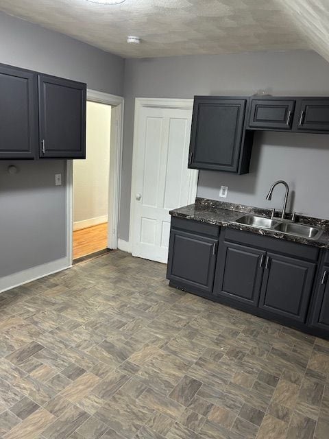 483 Pontiac Ave in Cranston, RI - Building Photo