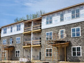Ponds at Village Green in Sinking Spring, PA - Building Photo - Building Photo