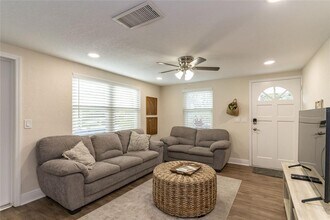 623 Lyndhurst St in Dunedin, FL - Building Photo - Building Photo