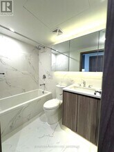 25 McMahon Dr in Toronto, ON - Building Photo - Building Photo