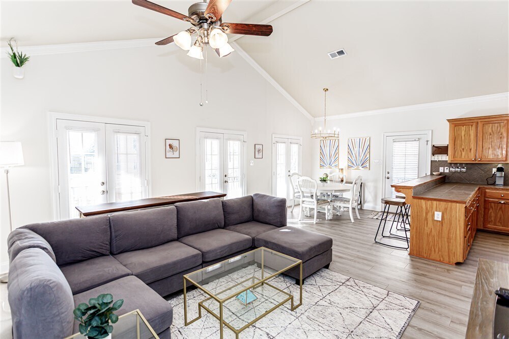 38035 Post Office Rd in Prairieville, LA - Building Photo