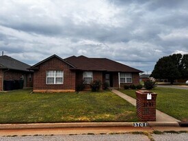 3701 Windgate E in Oklahoma City, OK - Building Photo