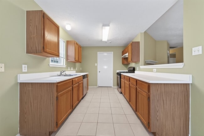 13715 Naomi Hollow Ln