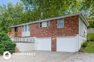 6925 N Hickory St in Kansas City, MO - Building Photo