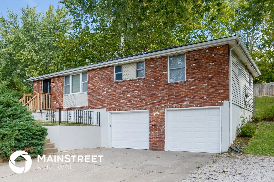 6925 N Hickory St in Kansas City, MO - Foto de edificio