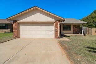 12265 SW 12th St in Yukon, OK - Building Photo