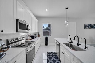 1400 NW 1st St in Cape Coral, FL - Building Photo