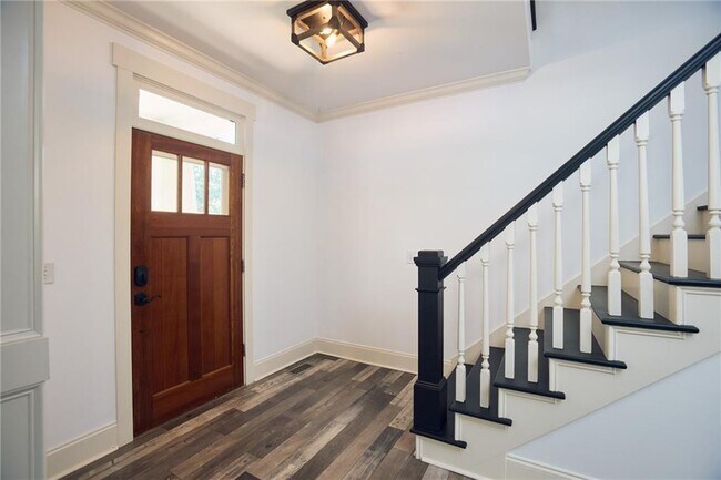 1069 Shadowridge Dr SE in Atlanta, GA - Building Photo - Building Photo