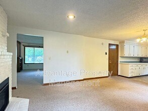 2350 NW Green Cir in Corvallis, OR - Building Photo - Building Photo