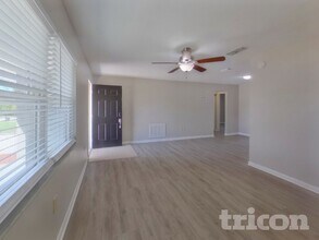 1106 Windsor Hill Way in Tarpon Springs, FL - Building Photo - Building Photo