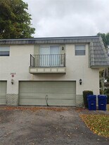 2933 NW 89th Terrace in Coral Springs, FL - Building Photo