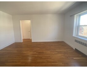 31 Alton Pl in Brookline, MA - Building Photo - Building Photo